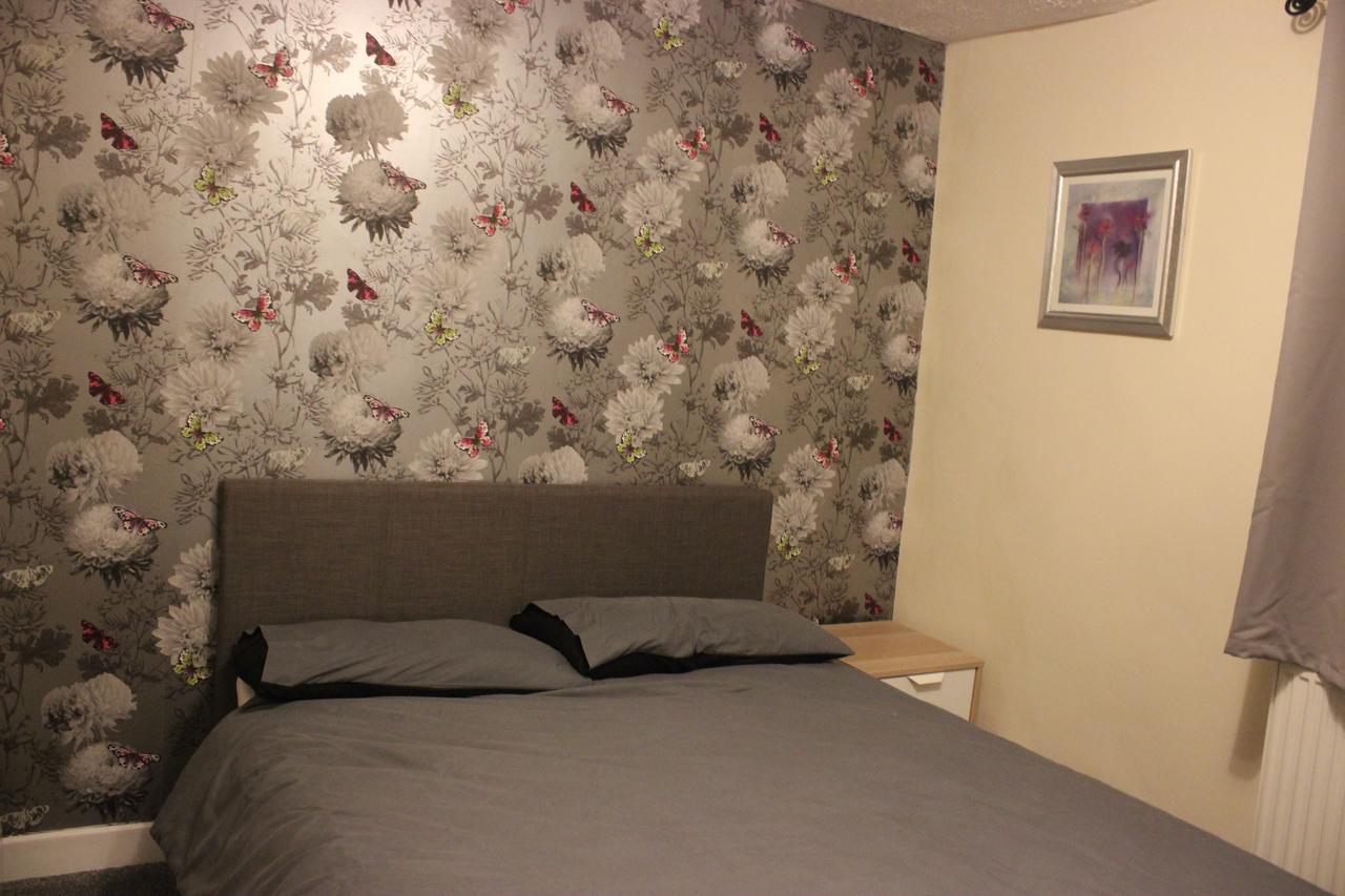 The New Lodge Pontardawe 外观 照片
