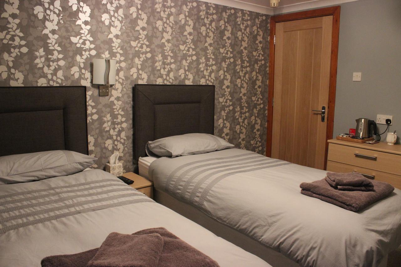 The New Lodge Pontardawe 外观 照片