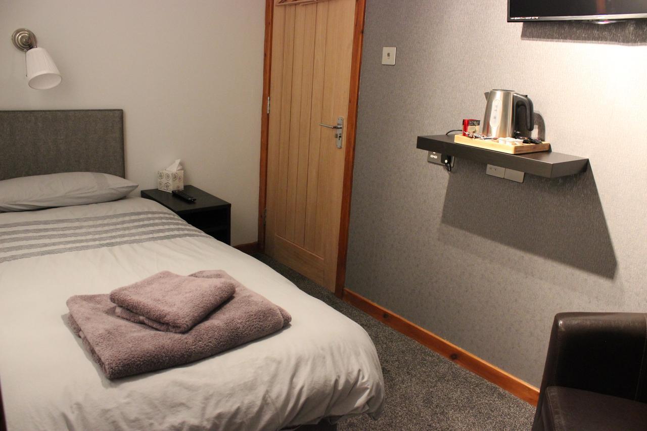 The New Lodge Pontardawe 外观 照片